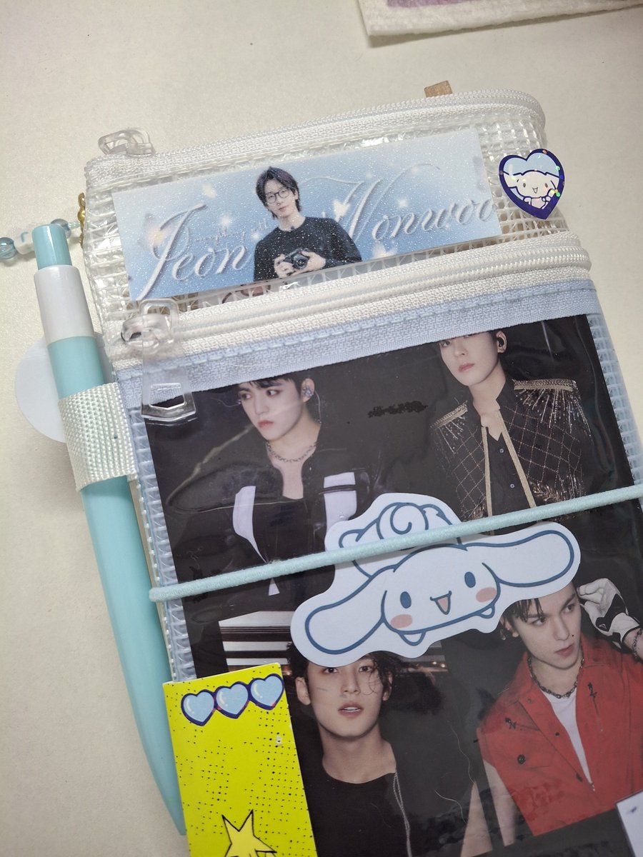 _aizyvs's tweet photo. here's the final look of my journal☆ https://t.co/aelHGIK5vj