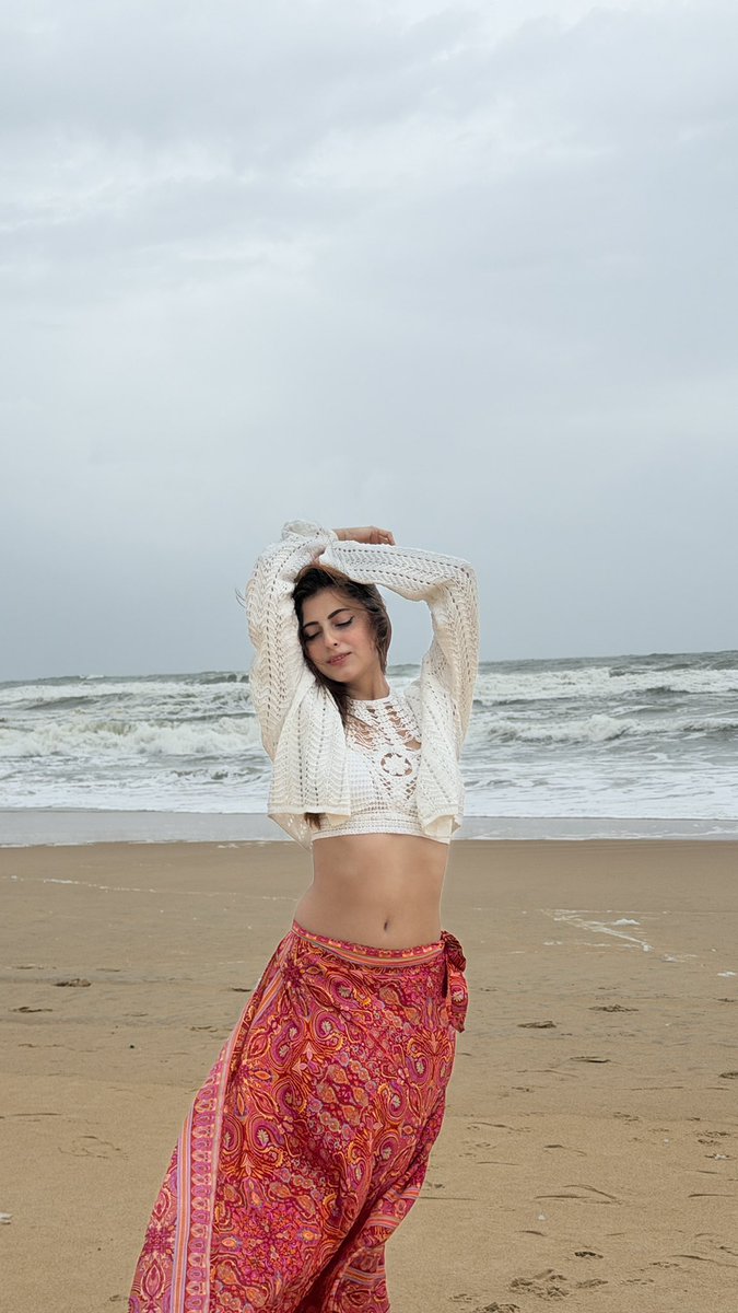 Farrhana_bhatt's tweet photo. 🌊🧜🏻‍♀️

#farrhanabhatt #farrhanarebellions https://t.co/j2zhzlPfxS