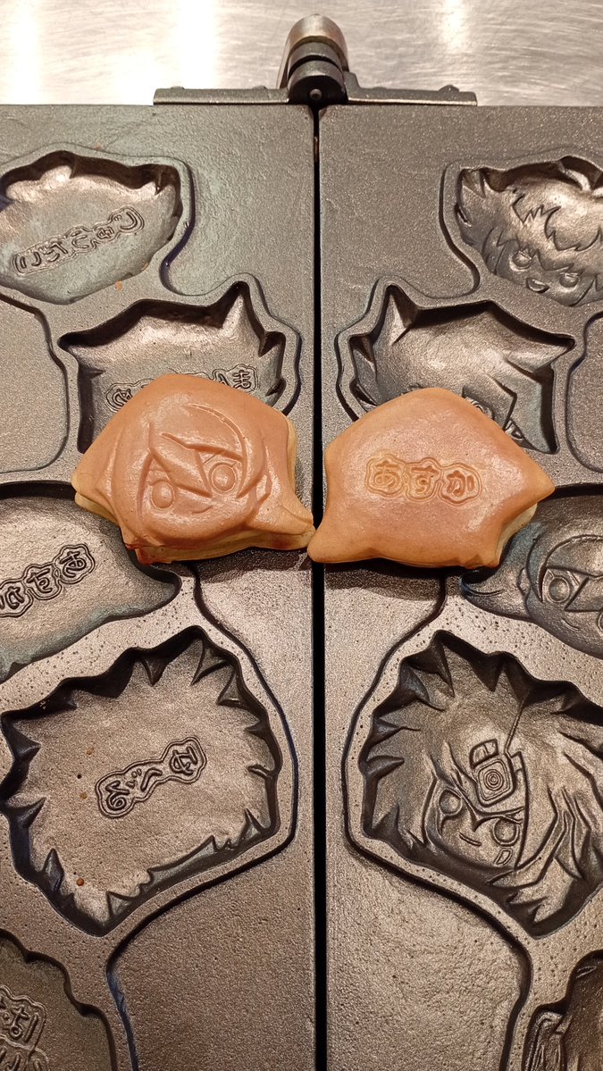 GiGO_taiyaki_ak's tweet photo. 【8/1より販売開始‼️①】
デュエリストの皆さま
間もなく販売開始します『GX焼き』から
『遊城十代』
『万丈目準』
『天上院明日香』の焼き上がりを大公開‼️

3人ともとっっても可愛いたい焼きになりました！⚡️
#遊戯王 
#遊戯王GX  
#yugioh https://t.co/f0brRJQ32C