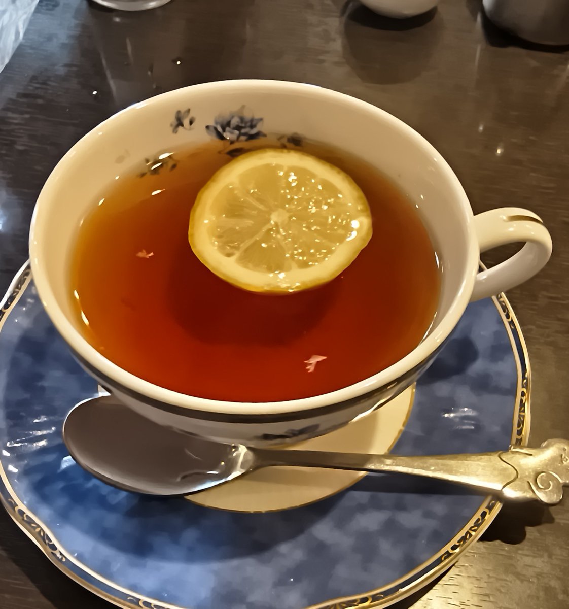 _7788788's tweet photo. ミートソース
#珈琲波无
シニアに人気の喫茶店のランチメニュー😋 山盛りミートソースに容器の粉チーズ全部ぶっかけてタバスコと混ぜてシニアに優しい軟茹でスパゲッティと絡めて...🤤 サラダとドリンク付きのポッキリ価格にしては腹にたまりました〜😍 https://t.co/y3bI1cY3y4