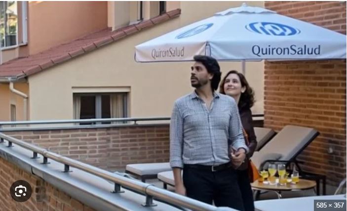 Rafael_Narbona's tweet photo. Ayuso y su novio, Alberto Qurión, vigilando el cielo de Madrid desde su ático en Chamberí. La prensa canalla ha ignorado que la función del ático era ser el faro de la civilización cristiana occidental y un observatorio contra ETA, Venezuela y las hordas marxistas.

Ayuso ha declarado a la prensa que seguirá sacrificándose por España, pese a la campaña de desprestigio orquestada por el sanchismo/zapaterismo, la nueva máscara del maxismo-leninismo rojoseparatista. "Siento que Isabel la Católica y Agustina de Aragón me miran desde las cimas de la historia, pidiéndome que siga luchando. Afortunadamente, cuento con armas poderosas, como el Grupo Quirón, OKDiario, MAR y mi novio, un hombre tan valiente como el Cid Campeador". 

NARBONA TODAY 
Solo publicamos noticias rigurosamente falsas.