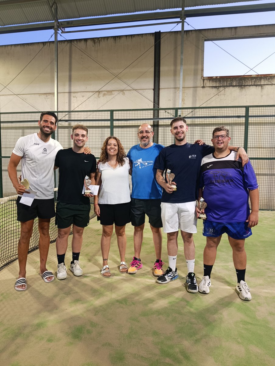 AytoVReina's tweet photo. 🏆 El verano deportivo sigue dejando grandes momentos en #VillanuevadelaReina.
La Liga de Verano de Pádel también puso el broche con una emocionante final.
👏 Enhorabuena a todos los participantes y gracias por hacer del deporte una seña de identidad de nuestro verano. https://t.co/plySwe4QLE