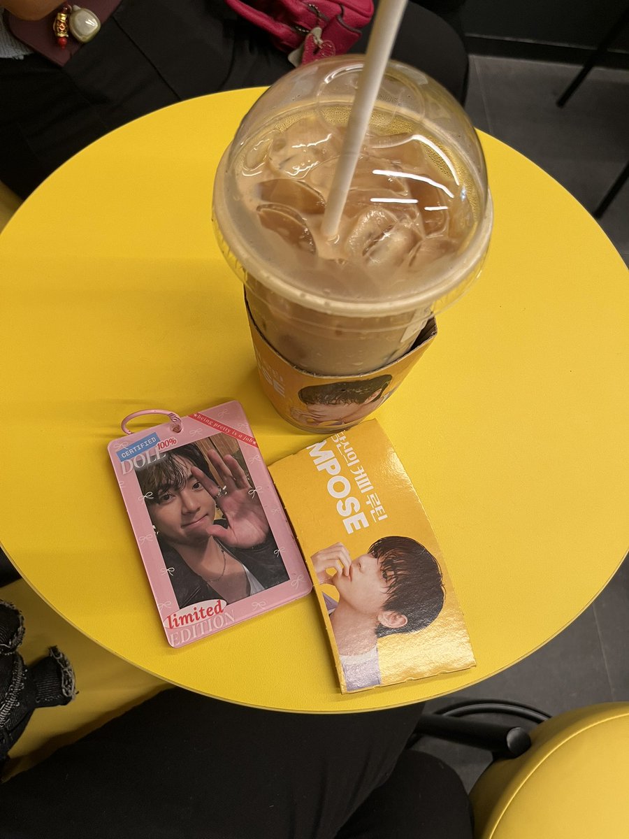 seven7gugutae's tweet photo. Finally compose coffee is hereee in the philippines brewingg!!  💛☕️

#ComposeCoffeePH
V FOR COMPOSE COFFEE
#TaehyungxComposeCoffee
#VxComposeCoffee https://t.co/u1tMTf21k2