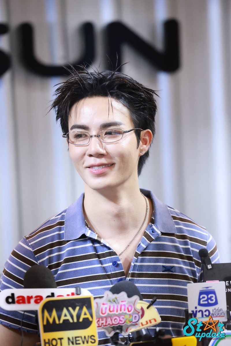 webstarupdate's tweet photo. "ซี พฤกษ์" #ZeePruk ช่วงสัมภาษณ์ในงานเปิดตัว SUPER SUN BANGKOK POP UP STORE✨

SUPER SUN POP UP AT SIAMCENTER
 #SUPERSUN 
#ZeePrukSuperSunxSiamCenter
#SUPERSUNxSIAMCENTER https://t.co/nTQ5X6SEKX