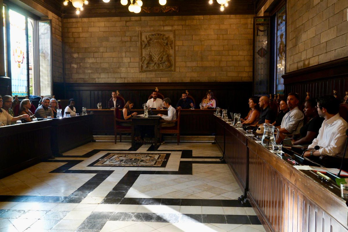 PSC_GixCanvi's tweet photo. 🌳 La preservació definitiva del parc Jordi Vilamitjana ja té un compromís polític municipal. Sempre hem defensat que el Campus de Salut i el parc són compatibles!

💬 "Per primera vegada, el govern municipal assumeix aquest compromís de manera explícita." - @BeaEsporrin #PleGirona