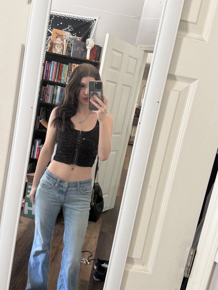 Y2KDI3T's tweet photo. ive got a long ways to go but there’s totally a noticeable difference in my weight 🥹🥹 

(also partial face reveal???) https://t.co/tORlltMZsM