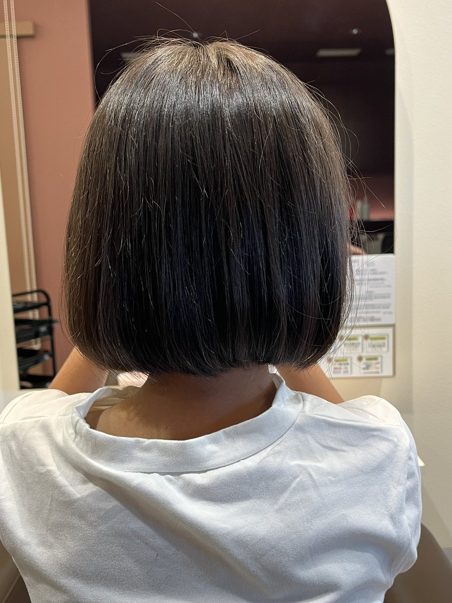 erlene23008's tweet photo. 娘を産んで8年。産んでから一度も切ってなかった髪の毛をばっさり✂️ https://t.co/L7AnM5orkN
