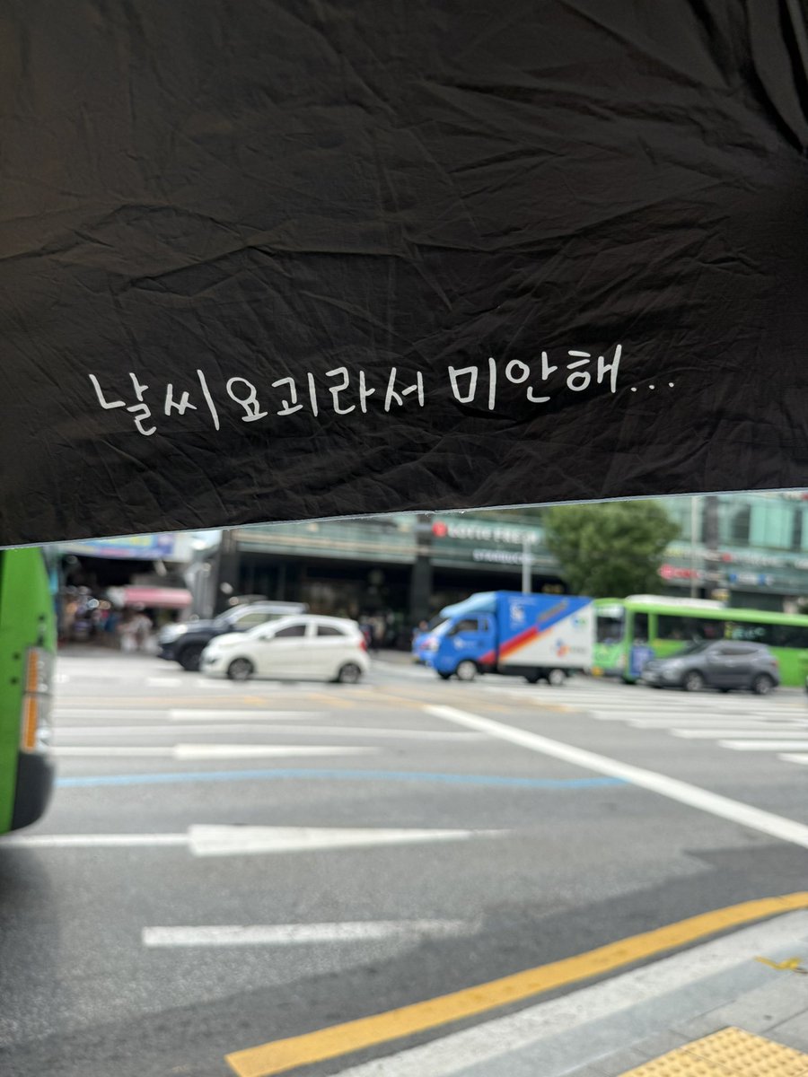 abc5727345's tweet photo. 더울땐 삼돌우산을☂️ https://t.co/Gj0mCUxEdz