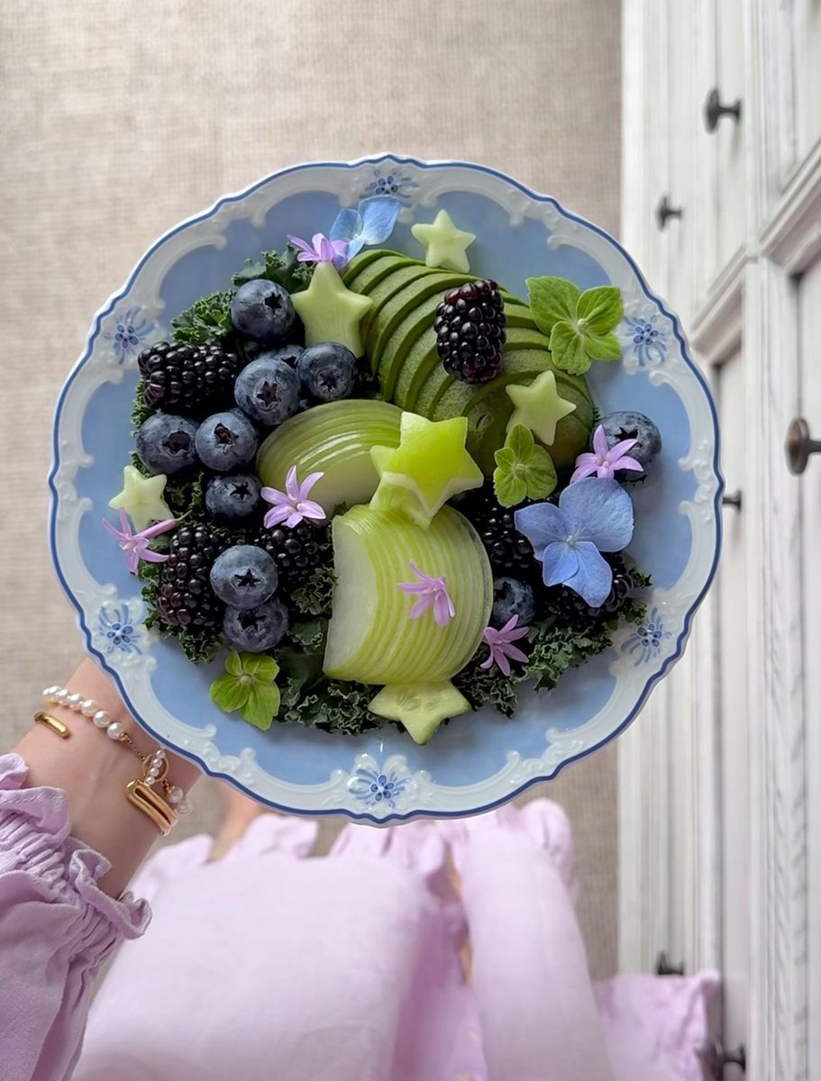 _littlethicket's tweet photo. whimsical breakfast https://t.co/txig77tIoc