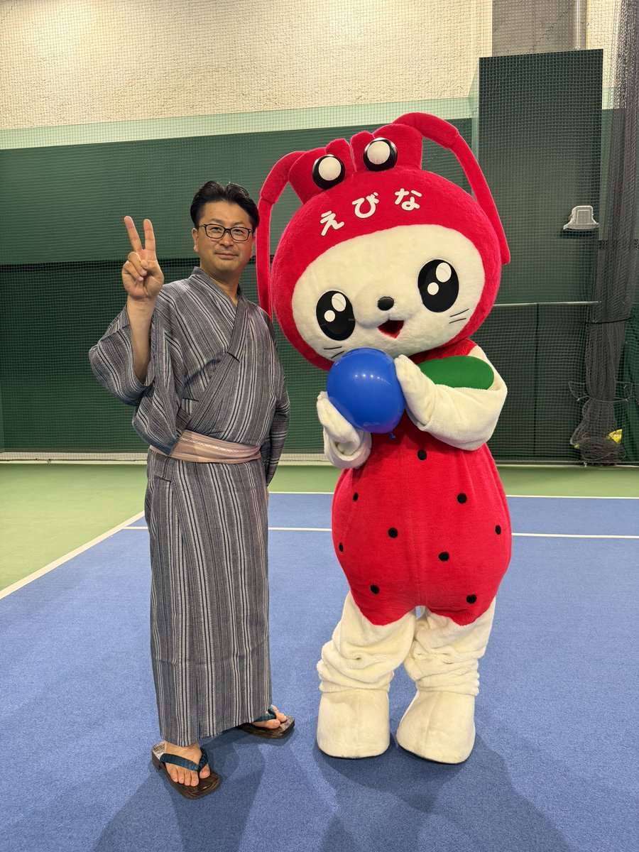 efcs0404's tweet photo. 7/20（月祝）えびなイコイコジョイフェスにて
第9回おとのはコンサートを開催しました
今回は音大出身
ヴォーカル・ヴァイオリン・ピアノトリオ
の「AIPIPI」（あいぴぴ）🎤🎻🎹と
山口音楽教室エスカルゴの皆様に
ご出演頂きました♪
ヴァイオリニストのSatoeさんに
ダイジェスト動画を作成頂きましたので
是非ご覧ください🎥
Satoeさんいつもありがとうございます🌷︎

🎼演奏曲🎼
 AIPIPI
・Part of your World／リトル・マーメイド
・夏空グラフィティ／いきものがかり
・青と夏／https://t.co/YDjHuaa5hq APPLE
・カイト／嵐
・To Love You More／セリーヌディオン
・セレナーデ　ハ長調ワルツ／チャイコフスキー
　※児童バレエひまわりコラボ
・Another Sky／葉加瀬太郎
・コイスルオトメ／いきものがかり
・アイノカタチ／MISIA

エスカルゴ
・やまのおんがくか／童謡
・カノン／パッヘルベル

コンサート後にはおとのはコンサート恒例の
お子さま楽器体験会を開催しました🤗
プロヴァイオリニストから
直接ヴァイオリンを習える機会と会って
沢山のお子さまに並んでいただきました🤩
AIPIPIの皆様、エスカルゴの皆様
素敵な歌唱・演奏をありがとうございました

過去の演奏動画はこちら⬇️
https://t.co/8oVIzxlfC3

#えびなイコイコジョイフェス #海老名 #おとのはコンサート #AIPIPI  #エスカルゴ 
@SatoeViolin @oono_sayo