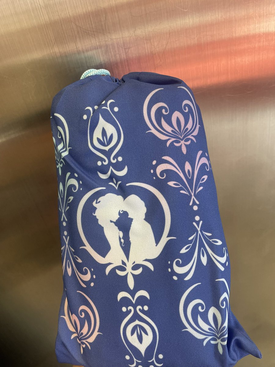 app_l0's tweet photo. 【交換】ディズニーストア　夏祭りくじ

譲:アナ雪（レジャーシート）

求:リトルグリーンメン（エイリアン）、トイストーリー関連

郵送または数日以内であれば梅田にて手渡し

お気軽にお声掛けください。
よろしくお願いいたします🙇‍♀️ https://t.co/exAzkBi4lh