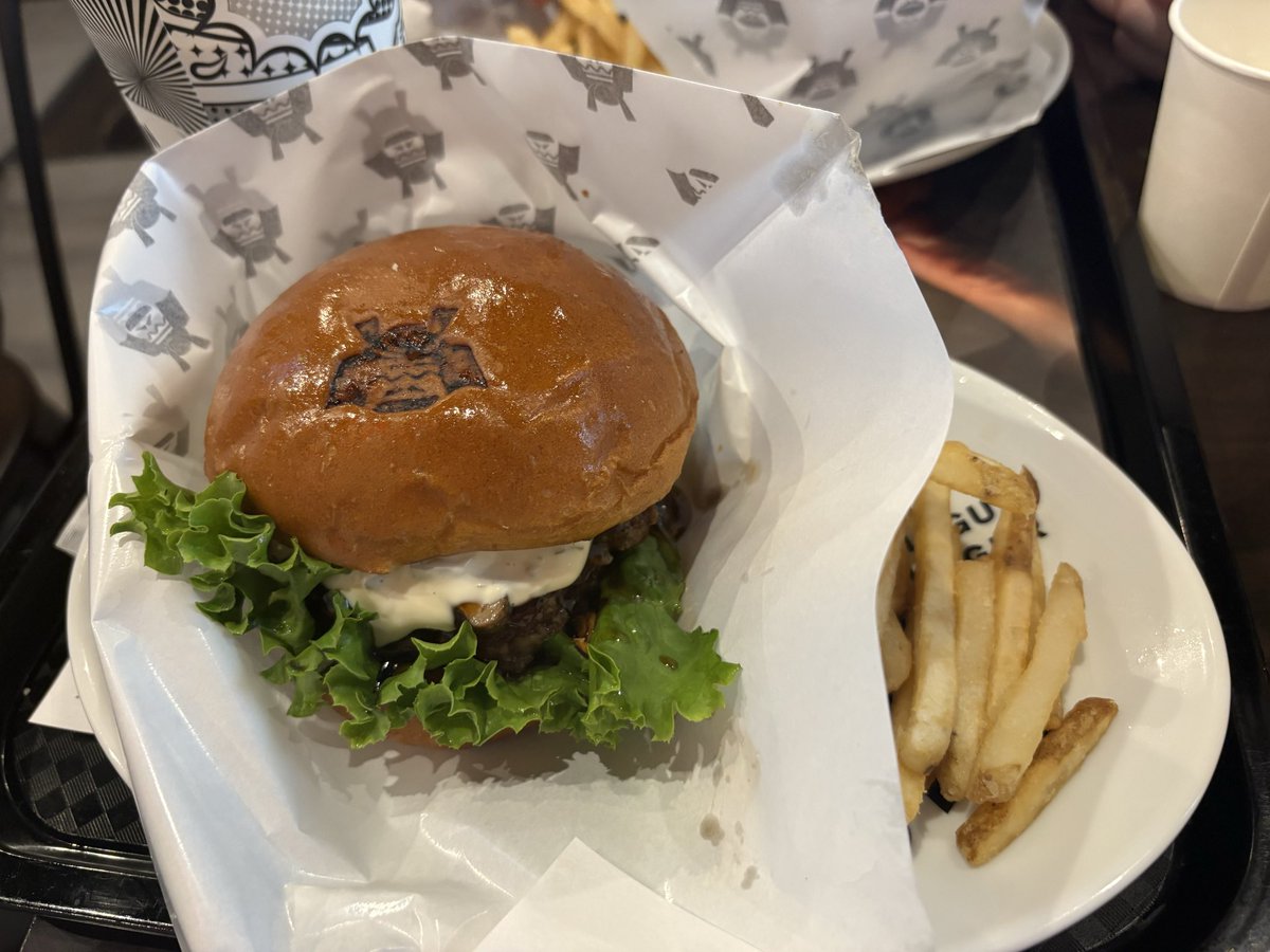 __tmt_'s tweet photo. SHOGUN BURGER https://t.co/wRiY2R9tRC