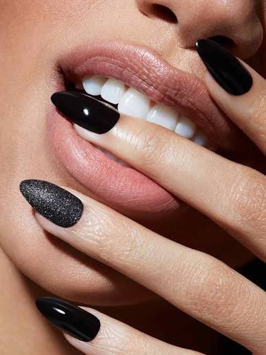 MsLoveMajewski's tweet photo. @bygeebs Tip on the nails, I wear this one as well but reversed matter nails and one glossy ring finger with stone. I’m obsessed with black nails and red toes. https://t.co/WjOvbv86bN