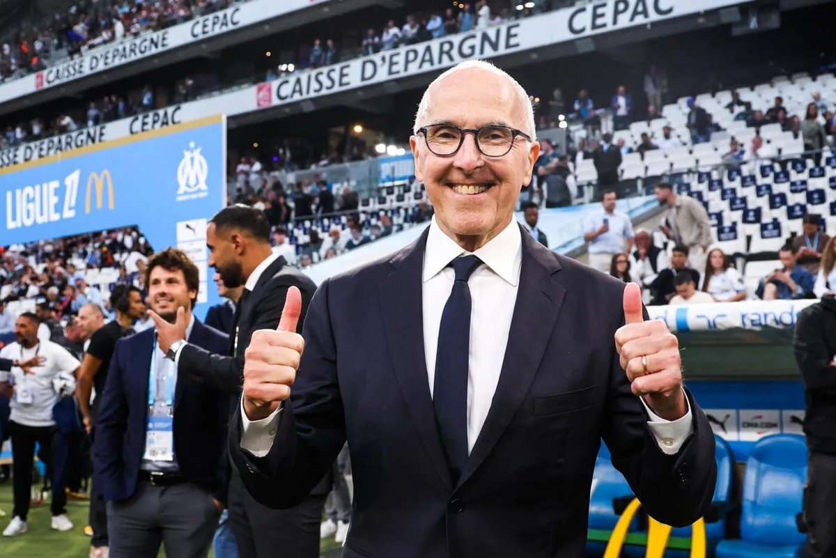 mathis_football's tweet photo. 🚨 FRANK MCCOURT PREND LES CHOSES EN MAIN POUR LES VENTES À L’OM ! 🔵⚪️

Le propriétaire marseillais a mandaté l’agence Unique Sports Group pour gérer les opérations de départs. 📄

🎯 L’objectif : accélérer les dossiers et éviter que les entourages des joueurs ne fassent traîner les négociations.

Une méthode qui crée toutefois quelques crispations en interne… 👀

🗞️ @lequipe

#TeamOM #MercatOM