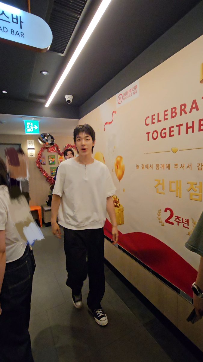 tt0m0ng's tweet photo. 하이디라오에서 넥스지 만났는데 계산 안해주고 가셨어요 https://t.co/m5ZwTPTZBp