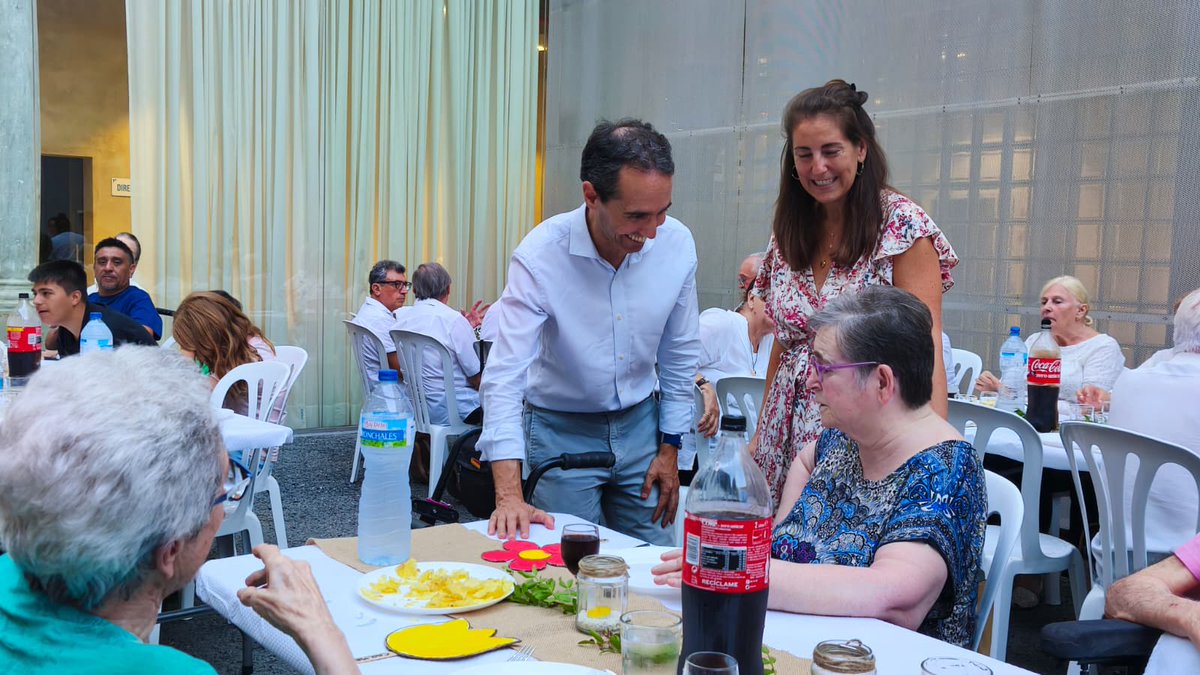 ConselldeMca's tweet photo. 🔵El Consell se suma a les activitats de la residència Miquel Mir amb motiu de les festes patronals d’Inca.

El president de l’IMAS assisteix al sopar de Sant Abdó i Sant Senén amb residents, famílies i professionals del centre.

➡️ https://t.co/VY7pgoUgjU https://t.co/See57kAPMf