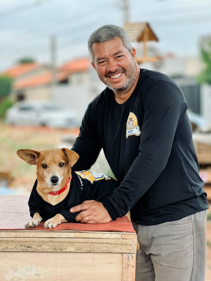 AMAZlNGNATURE's tweet photo. This truck driver has built over 1700 homes for stray animals

Brazilian truck driver Leomar Aparecido Miguel uses his days off to build and donate wooden shelters, giving stray dogs and cats a safe place to sleep https://t.co/cEpsAZgmi5