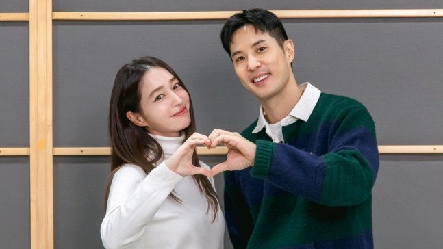 k_dramaindo_'s tweet photo. Pembacaan naskah drama KBS 'OK! Let’s Get Divorced'
#KimJiSuk #LeeMinJung #LeeHyunJin #LeeJinyi #OhYeonah #JungEuiJe #WangBitNa https://t.co/qxUEKkxo6D