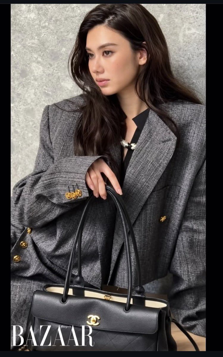 ilaillailala's tweet photo. she looks like catriona gray here https://t.co/93ry73h7XU