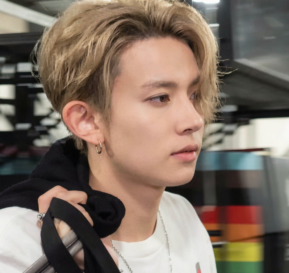 heelunus's tweet photo. It’s unfairrr how pretty he is https://t.co/NskNrKTO4v