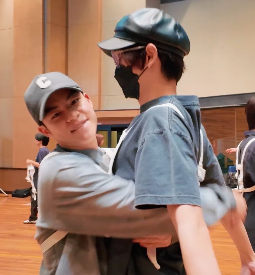 babybunnyI3oo's tweet photo. อานนี้น่ารักมากกกกก ตอนแรกที่ยังไม่รุ้จักกัน 

เน้ก : ตอนคิดว่าพี่มาร์คเข้าถึงยาก เพราะไม่ค่อยได้คุยกัน ไลฟ์สไตล์ต่างกัน แต่พอมาเปนวง ก็คุยกันได้ น่ารักดีครับ

ม้าค : ฮึ้ยยยย 😚

ชวนกันเอฟของเข้าสตู หมดไปกี่แสนแล้วลูก 😆

#MARCKRIS #NEXnattakit 
#sudsapdalivexbus_รักมักยาก https://t.co/XxGnZqIEKf