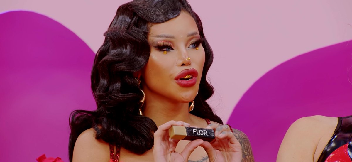 D0mvi's tweet photo. the “lipsticks” being bars of WOOD painted😭😭 omg they have NO budget lmao #DragRaceDownUnder https://t.co/8pCqeCN6LY
