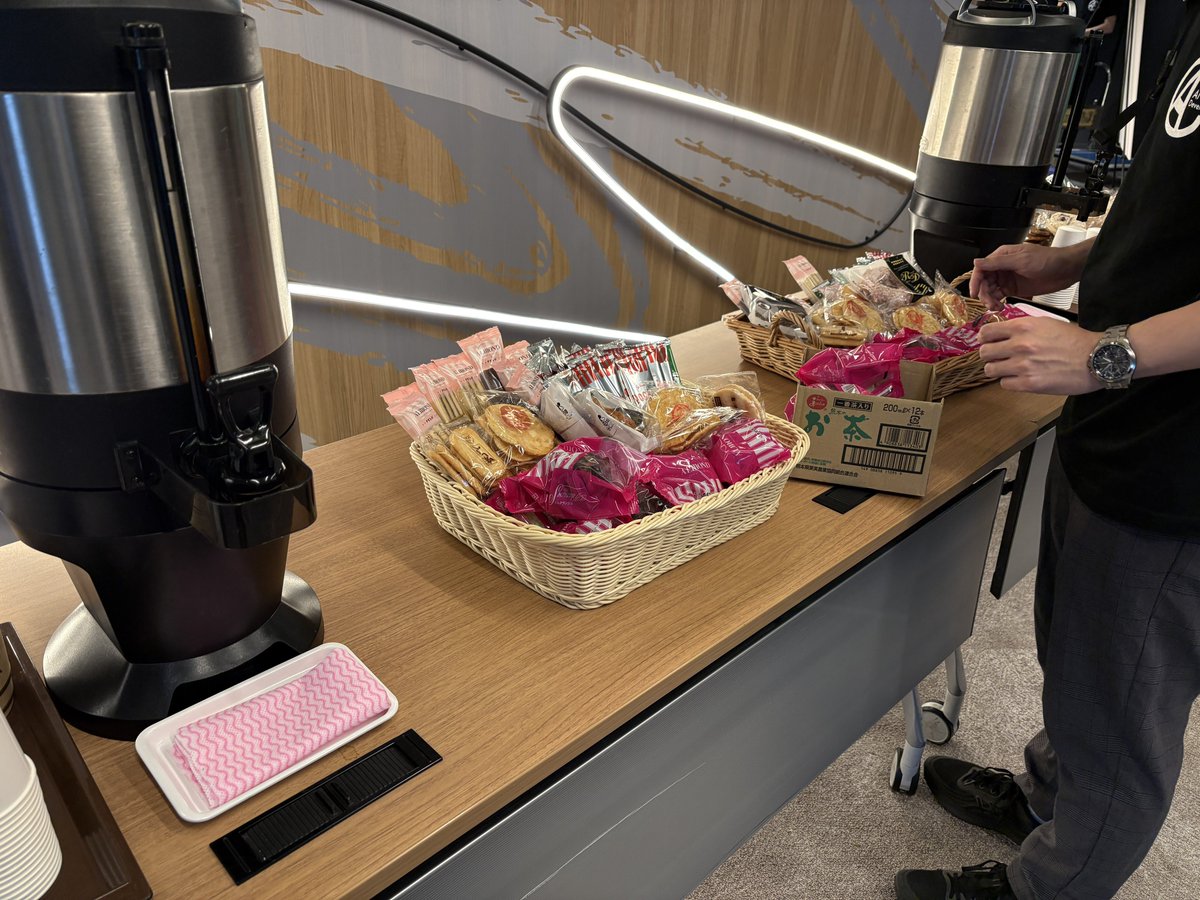 aidd0202's tweet photo. おやつも補充されています🍪☕️
ぜひ食べながら講演聞いてください！
#aiddcon2026 https://t.co/itMys2VzOq