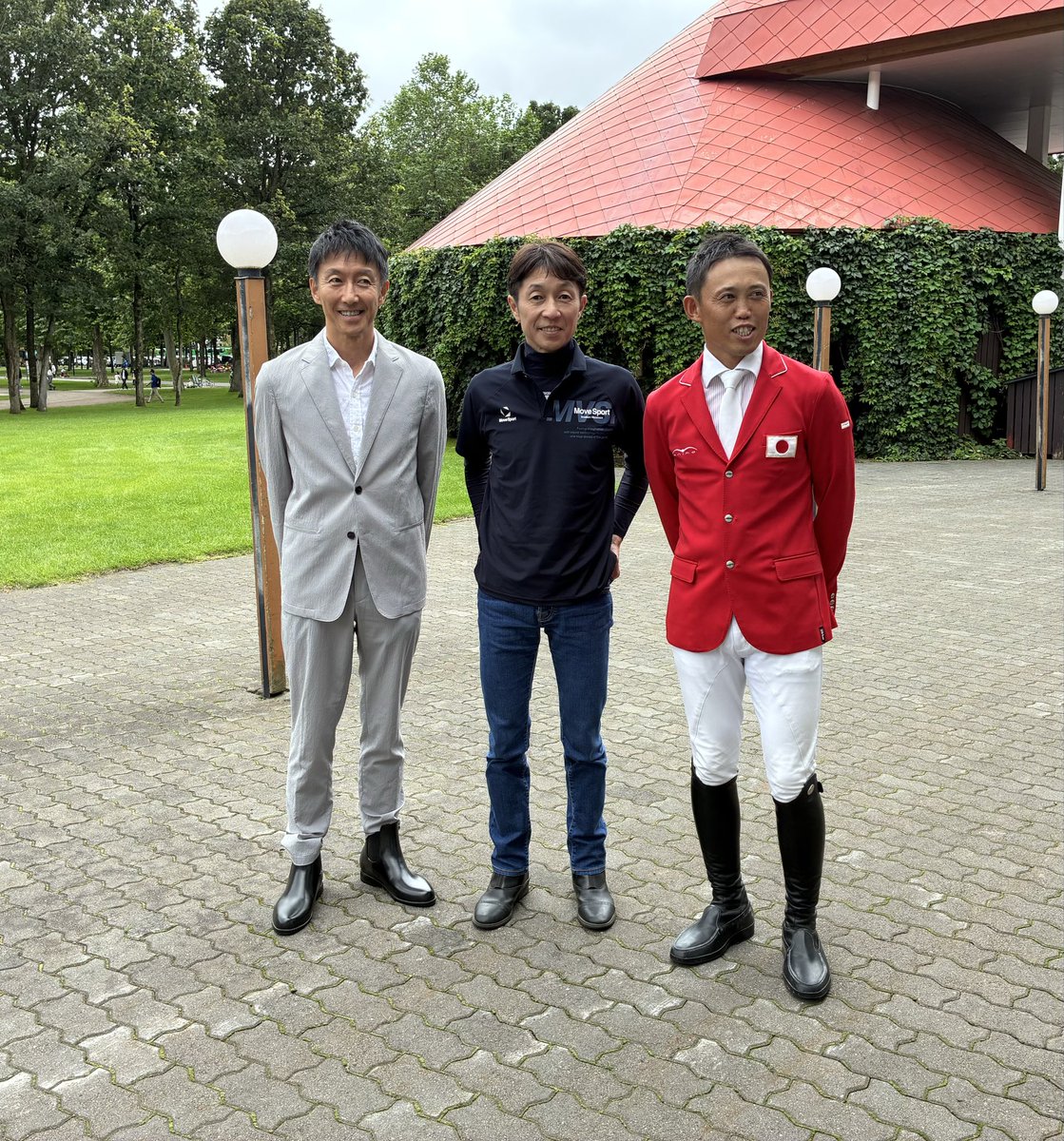 MakeStart2026's tweet photo. ノーザンホースパークで開催中の「ノーザンマスターズ・ホースショー」に来ています🐎

本日は、武豊騎手とパリ2024オリンピック総合馬術団体銅メダリスト・戸本一真選手のトークショーが開催⭐️ 平日の昼間にも関わらず、大盛況でした🌟

#武豊 #戸本一真 #ノーザンホースパーク #ノーザンマスターズホースショー #パリオリンピック #馬術