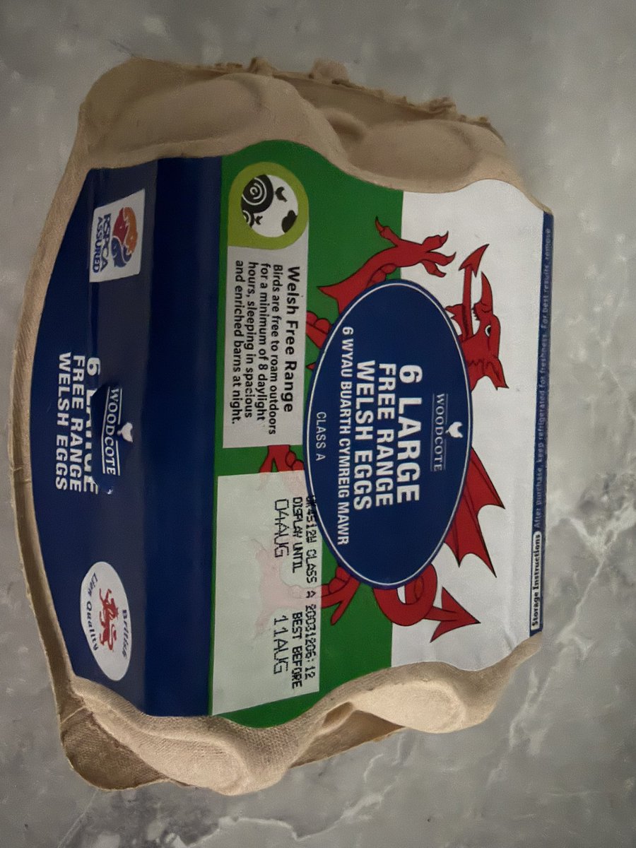 razerx100's tweet photo. @A1exL_ @asheuriii Usually in the UK, most big supermarkets don’t sell caged chicken eggs. And the regulators are quite strict about the labels companies are allowed to put on things. So, I’m hoping the green label is accurate https://t.co/pNsL3uRTdg