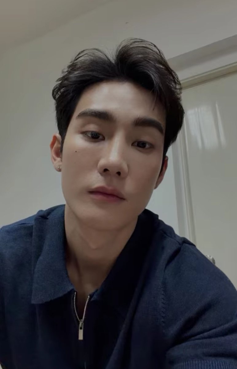 fern_insi's tweet photo. จะผ่านไปกี่ปีความหล่อพี่แก ไม่มีลดลงเลย หล่อขึ้นทุกวัน อายุขึ้นเลขสามเราไม่ตรายกันหมดหรอ 😞😞😞 https://t.co/zm51k0mgtw