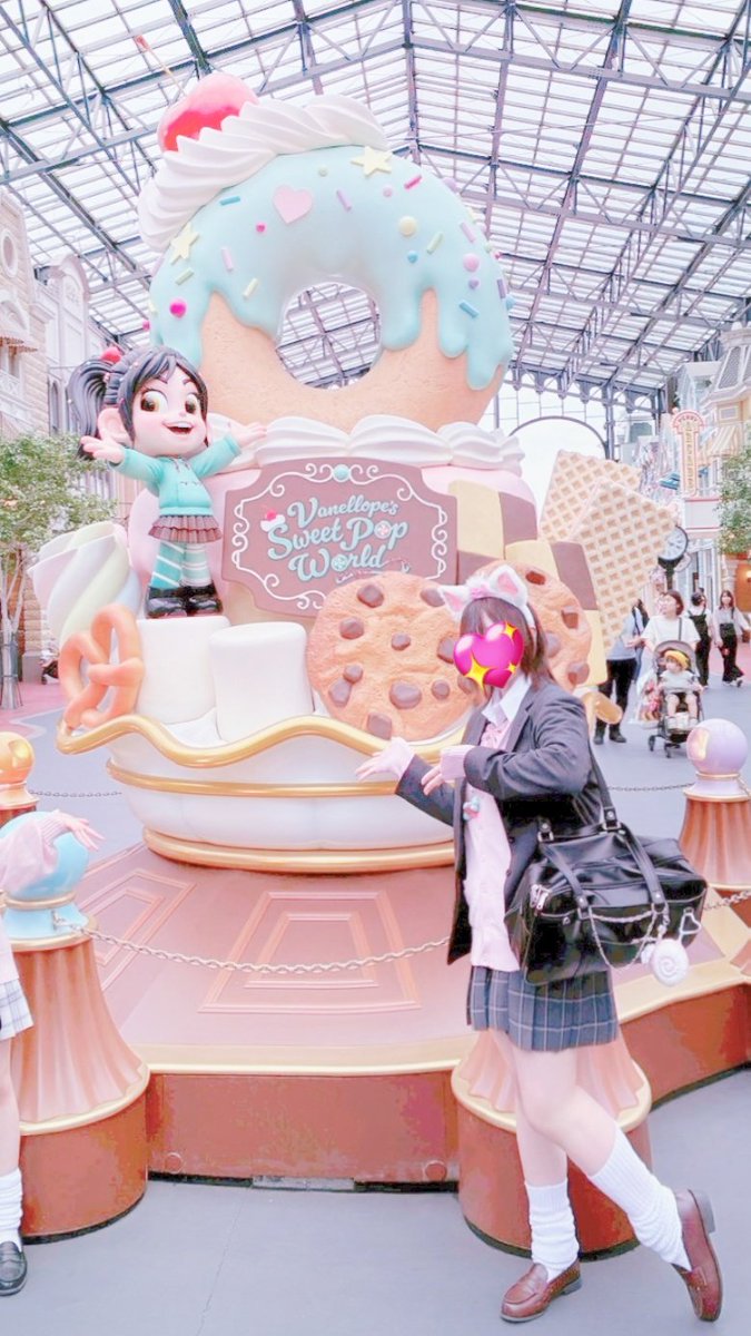 nyo___o0's tweet photo. 前でぃずにーで撮った写真載せちゃお➿🎶 https://t.co/EmJJ2wlnQn