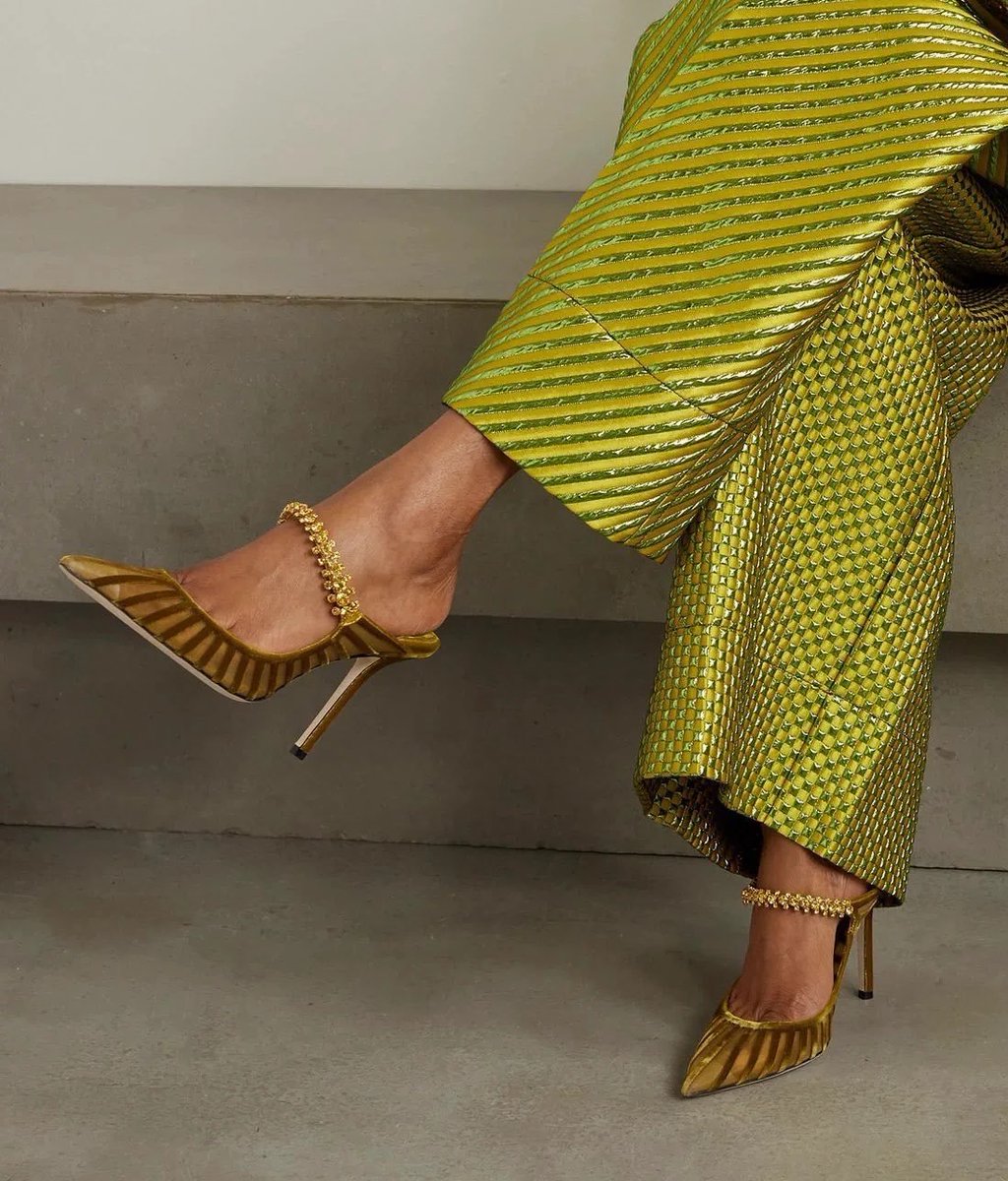 butteryvignette's tweet photo. jimmy choo https://t.co/W5vH9LAQf6