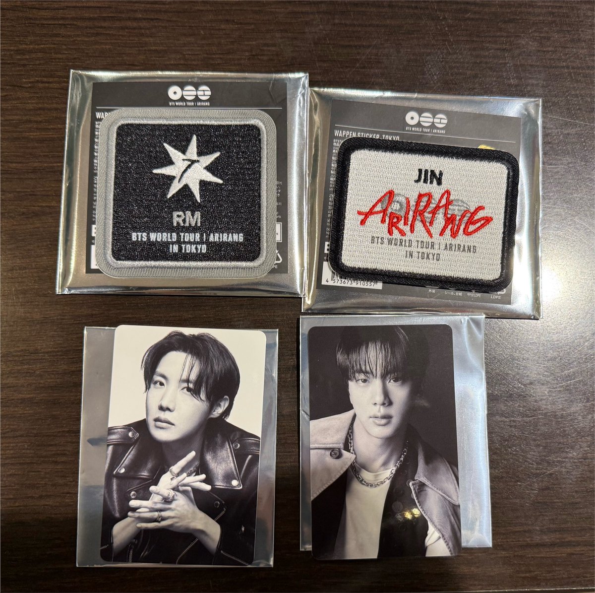 __jmnnn13's tweet photo. BTS ARIRANG アリラン POPUP ポップアップ 大阪 交換

【譲】
Wappen Sticker_Tokyo ワッペン
RM,ナムジュン/JIN,ジン

POP-UP限定 CD購入特典 トレカ
J-HOPE,ホソク/JIN

【求】
同種ジミン

母がジンペンのためナムさんホソクさんの交換優先

◯郵送または大阪手渡し

#bts #BTS_ARİRANG #BTS交換 https://t.co/fRb8r6Kfcm