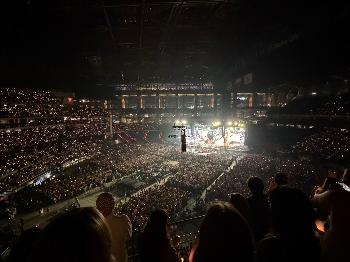 jessgarvin85's tweet photo. Dear @NoahKahan, I know you mentioned you had to cancel your show here because you didn’t sell enough tickets in 2018, but here’s a picture of the last note off your guitar tonight in Arlington. No one left until you were finished. ❤️ https://t.co/eo2XK6qhRu
