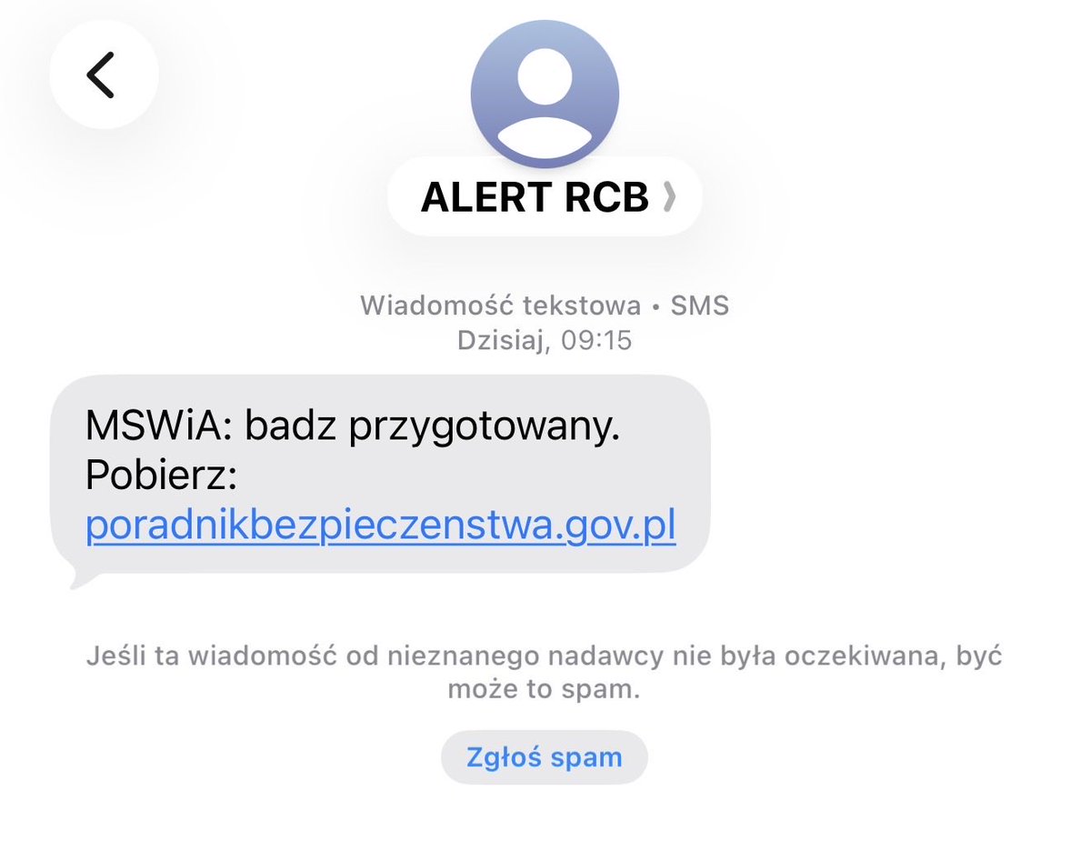 MeklerRafal's tweet photo. Dostajemy wszyscy smsy, z treścią „żeby być przygotowanym” z linkiem który nie działa.
Na co mamy być przygotowani? To ma być szerzenie paniki? Poza tym tylko Tusk mógł wymyśleć przysyłanie smsów z linkiem, wszyscy spamerzy zacierają ręce. 

Naprawdę jest pewien wiek w którym warto politykę już odpuścić, człowiek przestaje rozumieć świat jaki go otacza, zarządza z perspektywy zamkniętego bunkra swoich oderwanych od społeczeństwa projekcji, to się nigdy dobrze nie kończy.