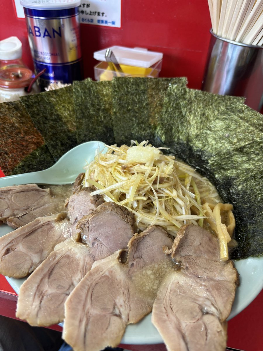 buutaro777's tweet photo. ラーメンショップさくら店🍜さくら市〜の293号沿い(^｡^)
ネギラーメン、海苔TP
盛り付け綺麗でございますね😊お味も👍うまいラーショはうまい😋通し営業もありがたし😊ご馳走様でした〜 https://t.co/8lZaTyF6q2