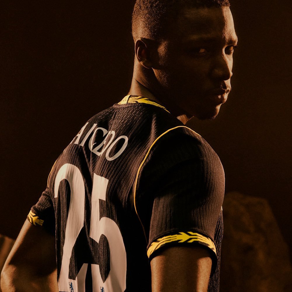 Blue_Footy's tweet photo. Xabi Alonso on Moises Caicedo:

🗣 "I've been missing my midfielder because I really admire him from outside. You see his quality, his heart, his mentality. I had heard a lot. He's a top, top player, for me one of the best holding midfielders in the world, no doubt." https://t.co/RJ99Ev48Wi