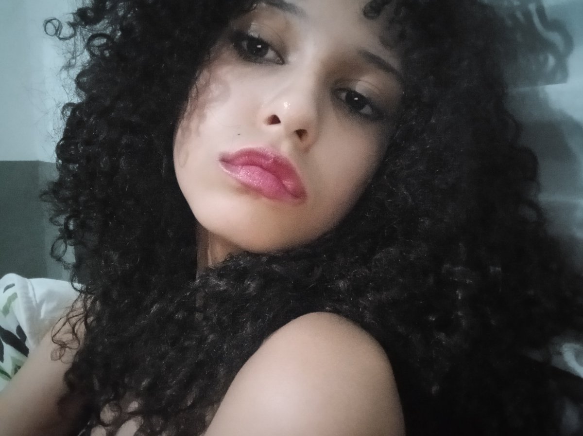 witchinvelvett's tweet photo. sobre mim 

★ idade - 15
★ genero - não binário 
★ mbti - INTP
★ aniversário - 26/01
★ altura - 1,75
★ sexualidade - lésbica e demi
★ pets - 8
★ piercings - 1
★ tattoos - 0
★ cor fav - roxo  
★ time - nenhum
★ status - também me pergunto https://t.co/Rawt8oZNdJ