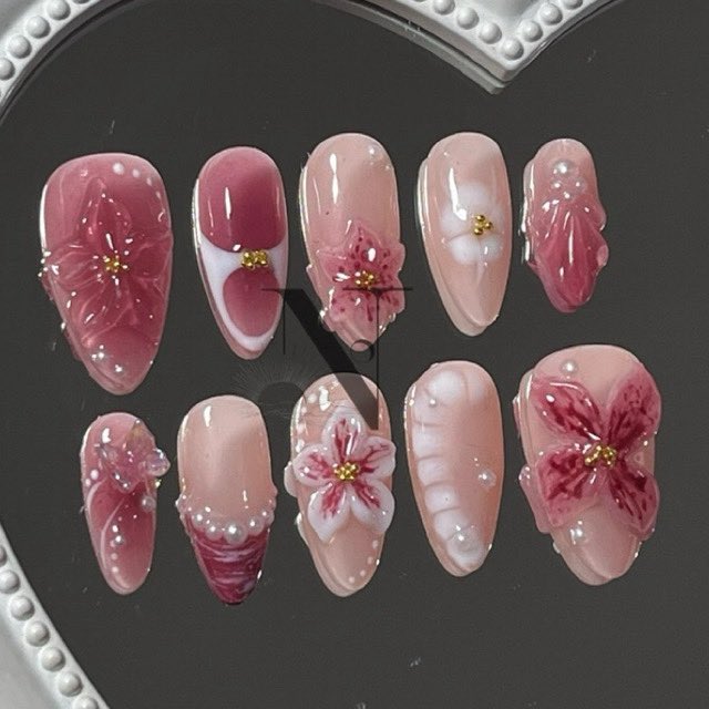bbiotobi's tweet photo. aku mau racunin kalian buat yang suka pake press on nails >< aku pernah beli press on nails disini dan hasilnya sangat memuaskan dan sesuai dengan yang aku mauu💗

#nanarekomenini 

https://t.co/4UEy6wgd3f https://t.co/YnyQy9EzyD