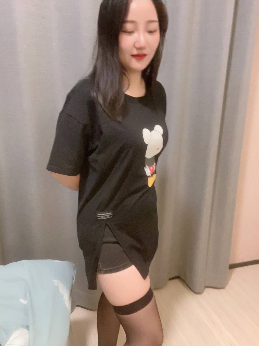 seher524006's tweet photo. 上海市普陀区宜川科普人文广场
老师047
截图联系客服：@LbBechara

（订100抵课费，白嫖勿扰）
#普陀区
#上海
谁也不知道下一秒会发生什么，但是我能确信，在上一秒这一秒下一秒，我还是在喜欢你 https://t.co/ze5uSZowsQ