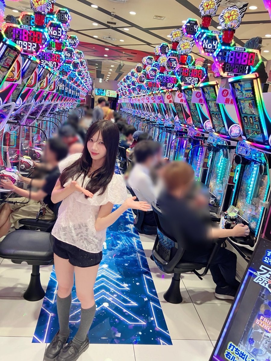 runa_p_p_'s tweet photo. 平針店さまでは
「eソードアート・オンライン アリシゼーション夜空」がフィールドテストで20台 先行導入されてます‼️✨

もちろん空き台なしっ🈵

#ちゃんるな
※PR https://t.co/VgS3wofB6m