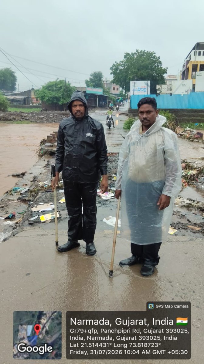 mamsagbara's tweet photo. ભારે વરસાદ ના કારણે ચીકાલી, સેલંબા, ટાવલ , મહૂપાડા, કેલ વિવિધ સ્થળો પર પાણી ઓવર ટેપિંગ ના સમયે જોખમી રીતે રસ્તો પસાર ન કરવા તાકીદ કરવામાં આવે છે. તથા પૂરતો પોલીસ બંદોબસ્ત રાખવામા આવેલ છે. @CollectorNar @SDMDediyapada https://t.co/tHMkmT3uJu