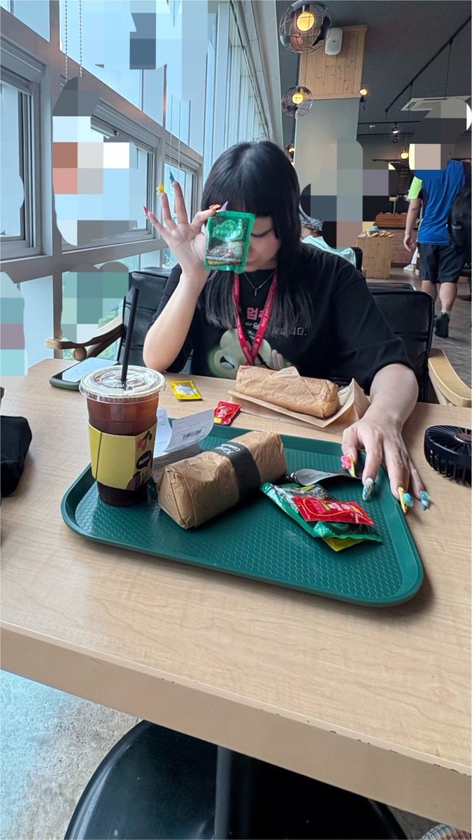 SUPER__GAL's tweet photo. 北朝鮮に(恐らく)1番近いカフェ来た https://t.co/4sX1xbCRrO