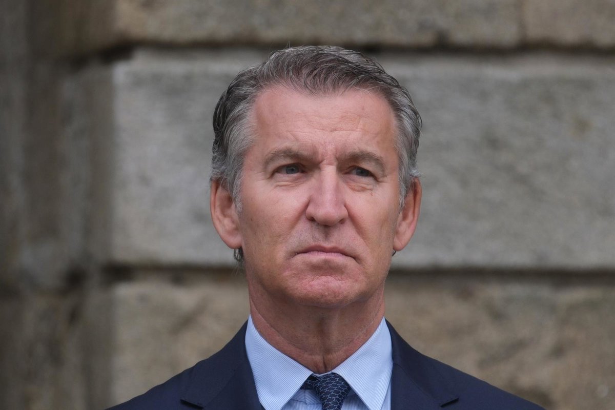 europapress's tweet photo. Feijóo critica la débil reacción de Sánchez y le exige utilizar "instrumentos excepcionales" para recuperar el control https://t.co/JiPrd44mA2 https://t.co/Nm1WjdNTUo