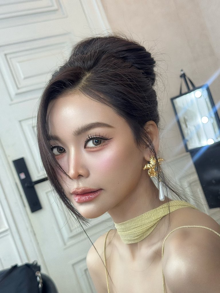 engfadom's tweet photo. สวยแบบ 4K สวยมากเลยยย 🥹🤍

©️ ig : topfee_make_up 

FLOURISHING GROWTH ENGFA31
#อิงฟ้ามหาชน #EngfaWaraha @EWaraha https://t.co/YC67X7kKEd