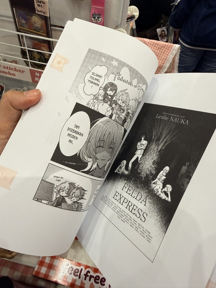 qis_hsr's tweet photo. new item for today hoyofest✨✨
our collab doujin is finally here
we got Argenti themed golden red velvet cookies by @zz_syaz
and i got khaslana and himeko button~
#hoyofestMY https://t.co/ygDLPbEcMe