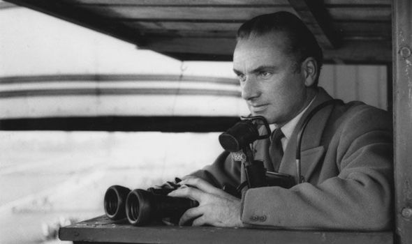 MikeWass2's tweet photo. OTD 1956 Racing at Goodwood was televised for the first time which included the Steward's Cup, won by the John Waugh-trained Matador (Eph Smith) at 100/8. The race commentary was by the one and only Peter O'Sullevan. 🏇#VoiceOfRacing #RacingMemories https://t.co/QtCHqHBl2N