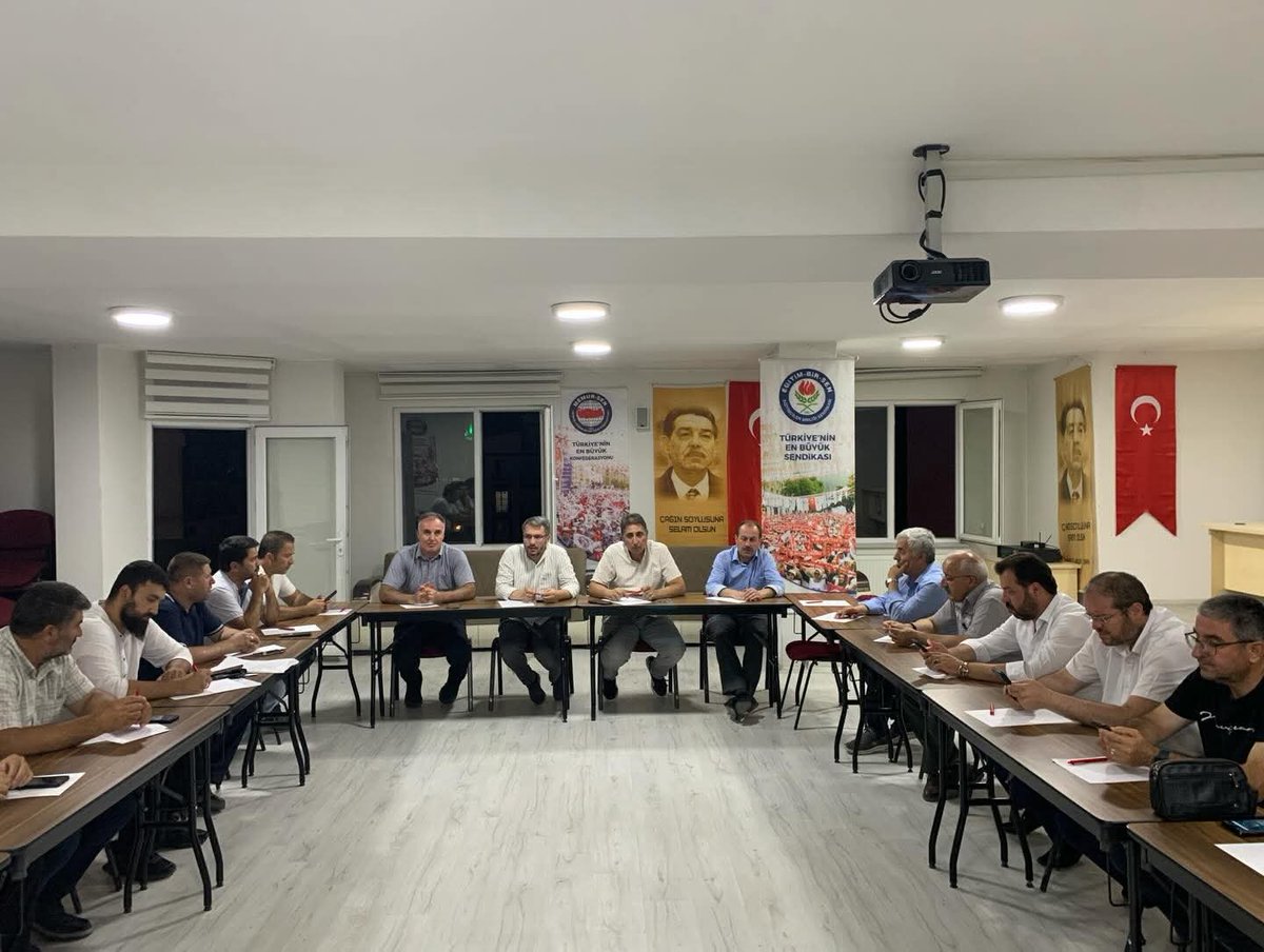 sdi_van's tweet photo. Van Sivil Dayanışma İnisiyatifi olarak Temmuz ayı istişare toplantımızı Memur-Sen'in ev sahipliğinde gerçekleştirdik
İlimiz ve ortak çalışmalarımız adına alınan kararların hayırlara vesile olmasını temenni ediyor, nazik ev sahiplikleri dolayısıyla Memur-Sen'e teşekkür ediyoruz https://t.co/fzaZzNRj14