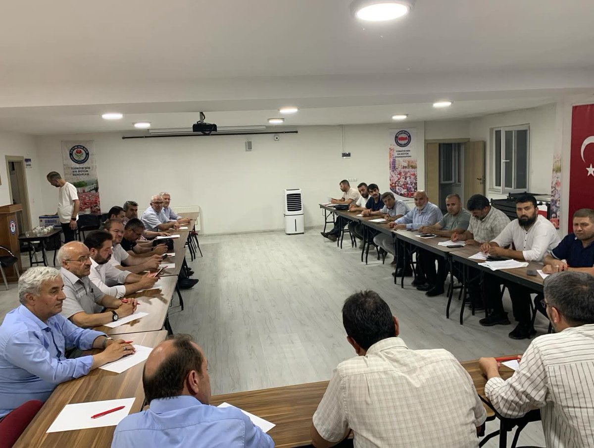 sdi_van's tweet photo. Van Sivil Dayanışma İnisiyatifi olarak Temmuz ayı istişare toplantımızı Memur-Sen'in ev sahipliğinde gerçekleştirdik
İlimiz ve ortak çalışmalarımız adına alınan kararların hayırlara vesile olmasını temenni ediyor, nazik ev sahiplikleri dolayısıyla Memur-Sen'e teşekkür ediyoruz https://t.co/fzaZzNRj14