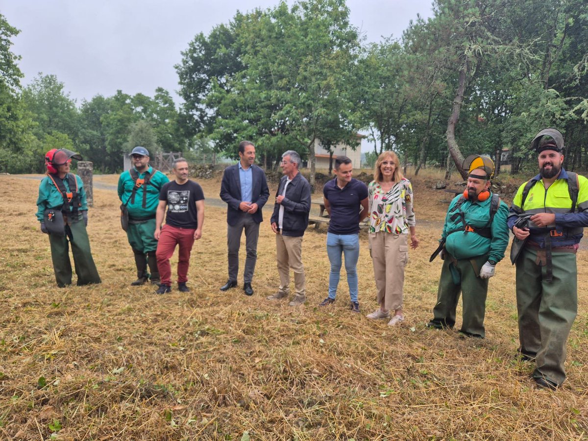 AlfonsoVillares's tweet photo. Visitamos Sober para coñecer o labor das persoas contratadas co programa Galicia Suma Talento Rural Activo 2026.

A iniciativa reforza as tarefas de prevención de incendios na Zona Sur, ao tempo que supón unha oportunidade para as persoas desempregadas.

🔗https://t.co/cuHSj55LRO https://t.co/GwOGeTjqsj